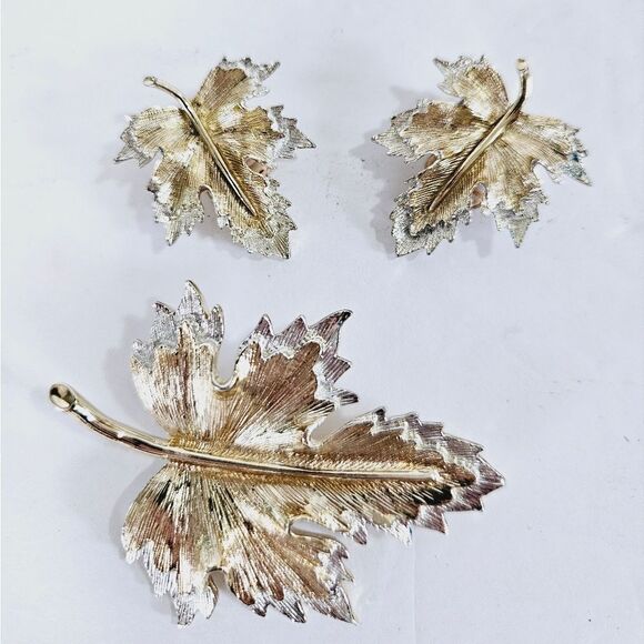 Sarah Coventry Signed Demi Parure Nature’s Choice Maple Leaf Brooch Earring Set - Picture 3 of 9